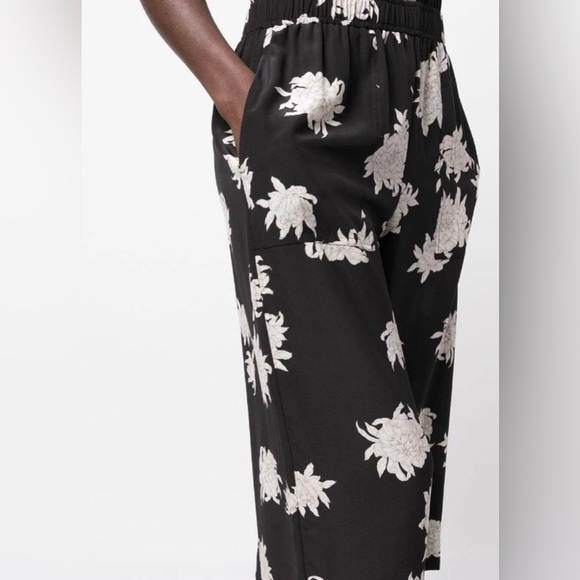 Vince Silk Floral Jumpsuit Black White Chrysanthemum Print Size M - Picture 6 of 12